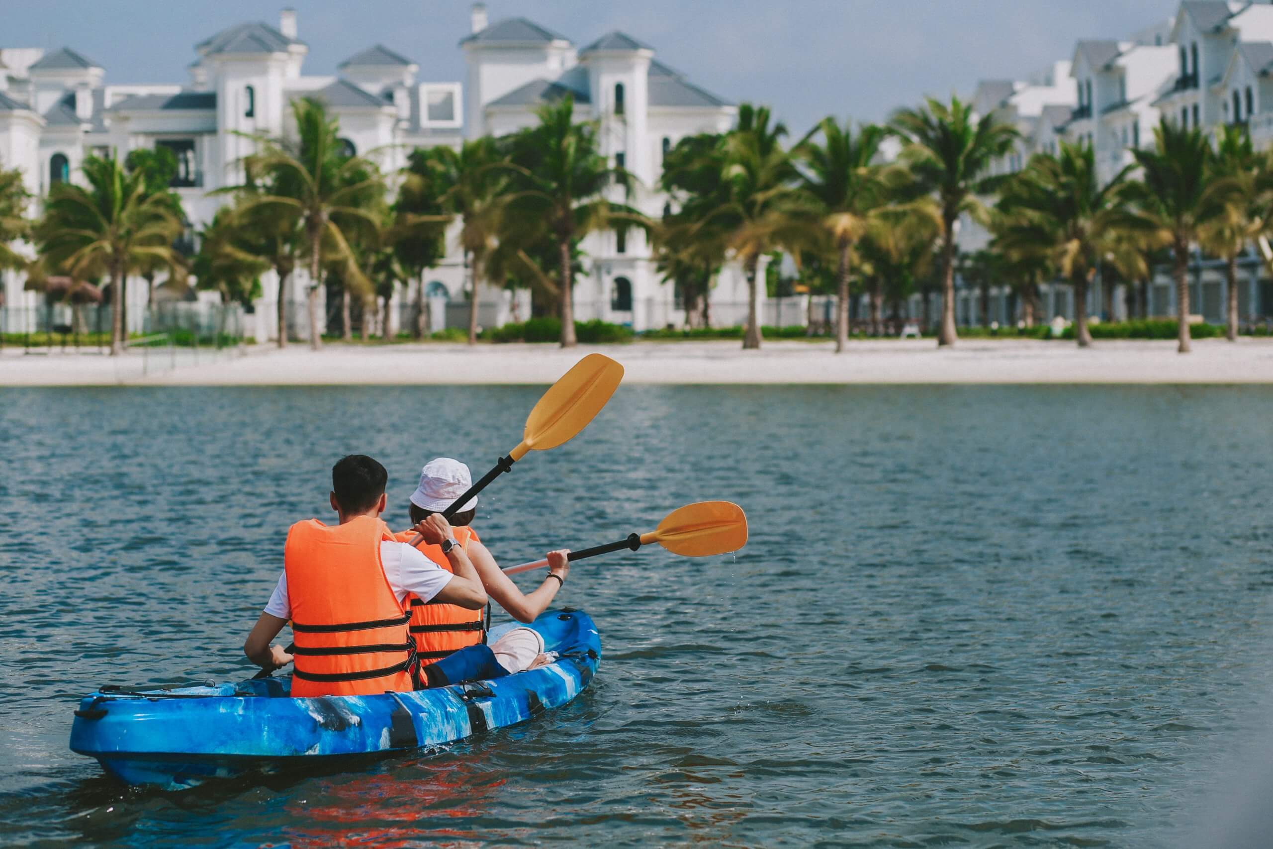 Thành phố Biển Hồ Vinhomes Ocean Park - Chèo thuyền Kayak trên hồ Ngọc Trai